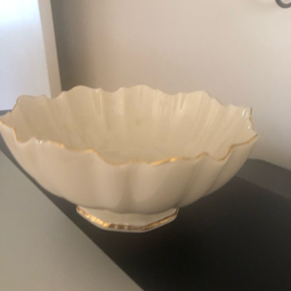 Lenox Cream Porcelain Scalloped Bowl with Gold Trim